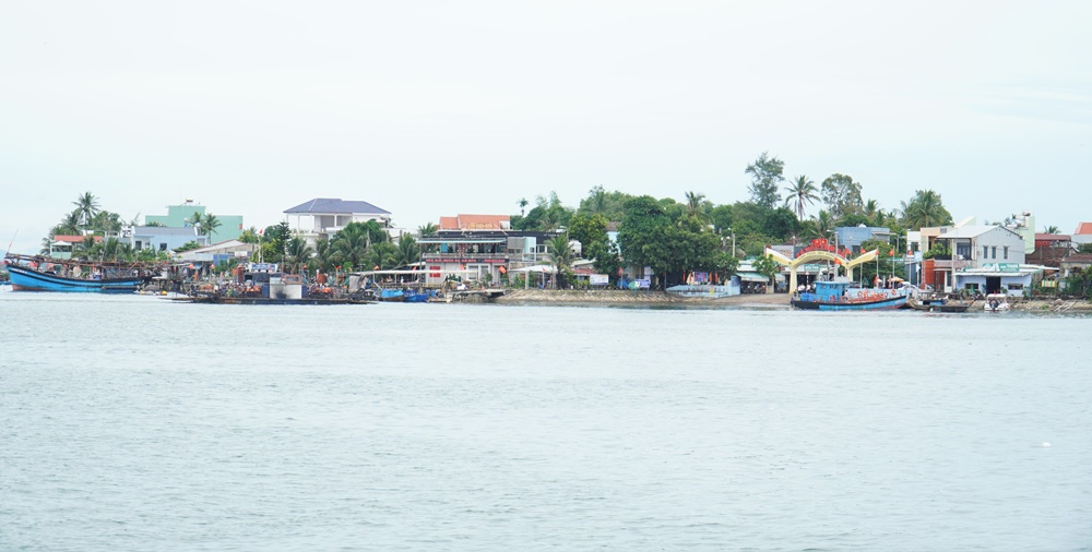 Xã Tam Hải hiện có 3 bến khách ngang sông nhưng chỉ có 2 bến có phương tiện hoạt động