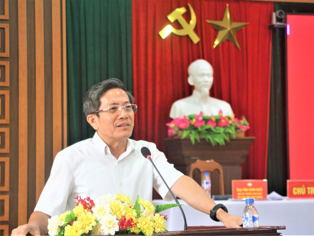 Phó Chủ tịch UBND thành phố Trần Nam Hưng trả lời các kiện nghị của cử tri