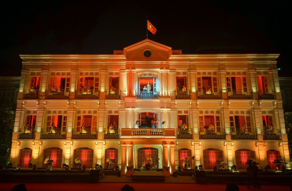 Da Nang Concert 2025 wows residents and visitors