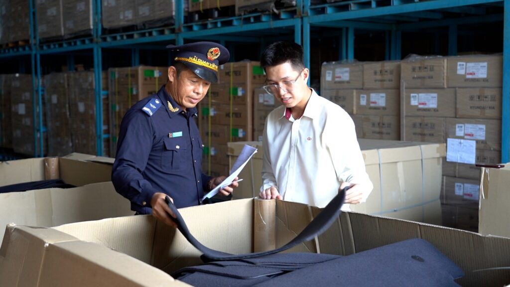 10. can bo hai quan phoi hop cung nhan vien thilogi kiem tra hang hoa tai kho dam bao dung quy dinh truoc khi thong quan