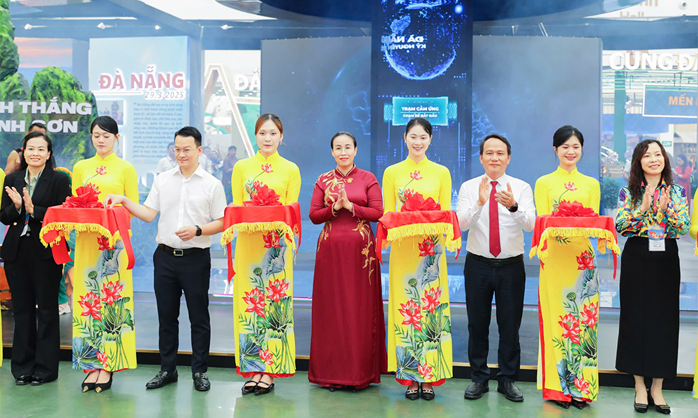 Khai mạc gian trưng bày “Đà Nẵng – Chào kỷ nguyên mới” tại Triển lãm thành tựu Đất nước