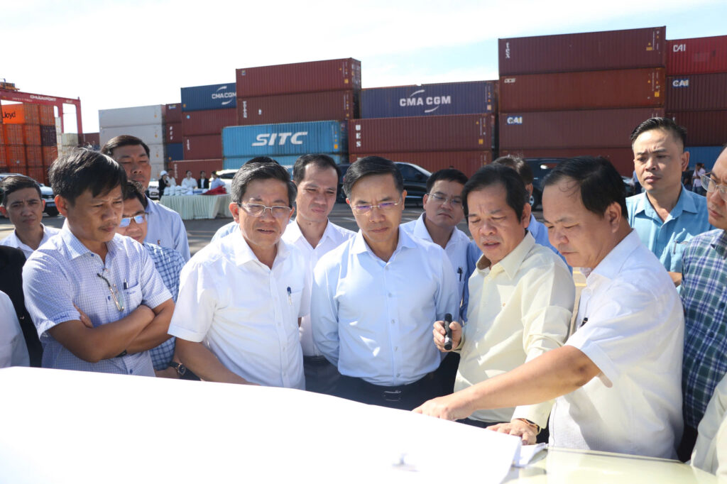 Chu tich TP kiem tra cac cong trinh trong diem 9 2025 7