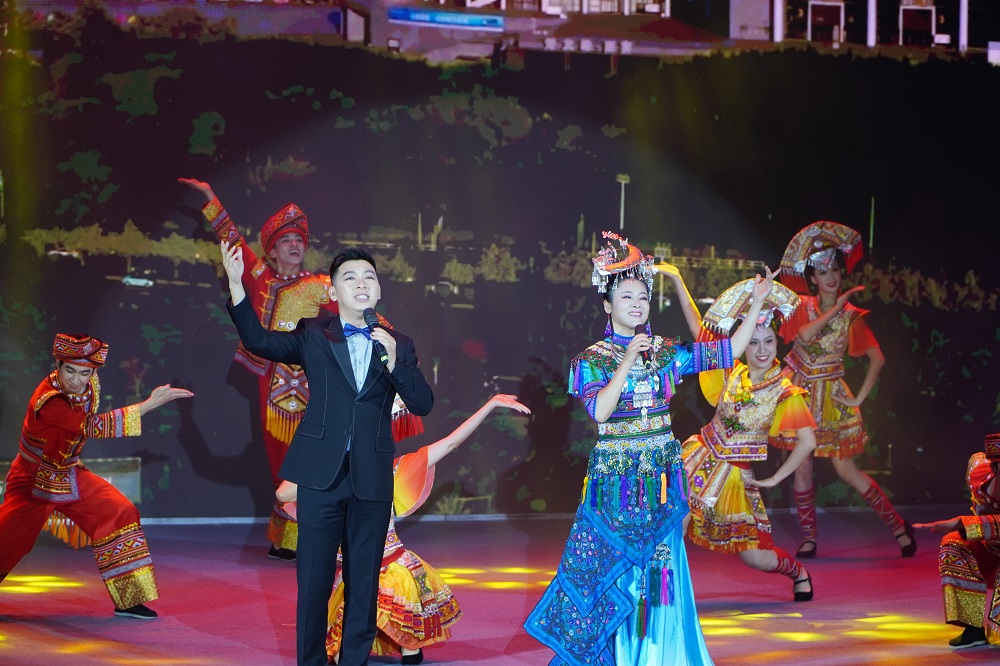 Chung 1 mai nha cung 1 vang trang 2