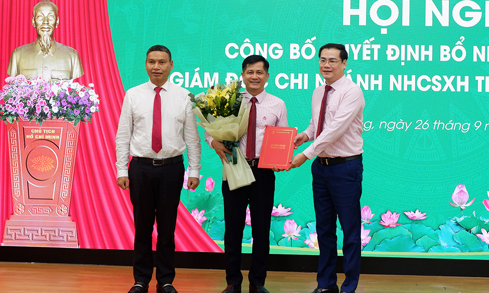 Cong bo quyet dinh GD Ngan hang chinh sach xa hoi Da Nang