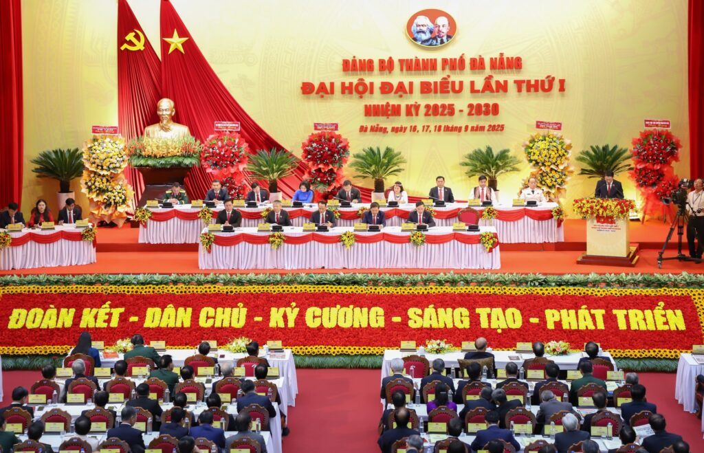 Dai hoi Dang bo lan 1 11