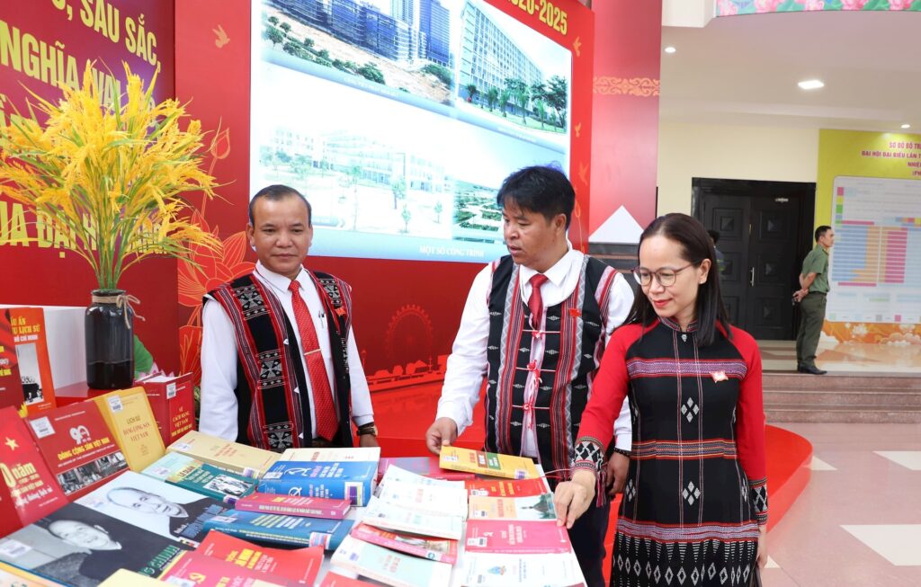 Dai hoi Dang bo lan 1 4