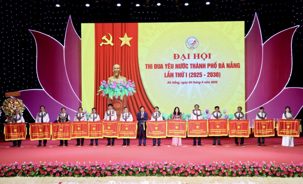 Dai hoi thi dua yeu nuoc lan 1 3