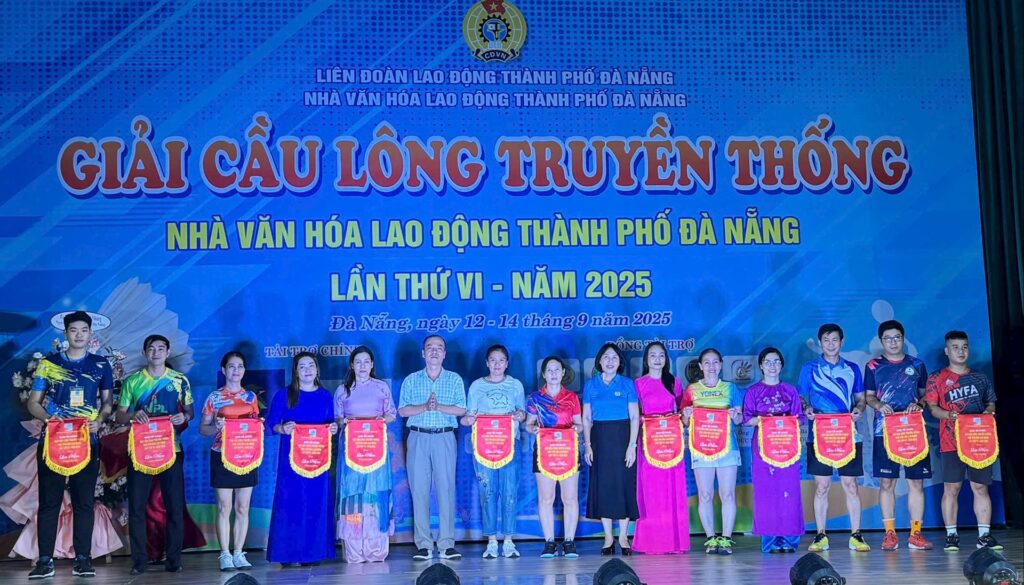 Giai cau long truyen thong Nha van hoa lao dong 2025