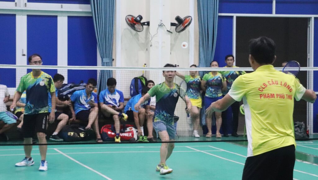 Giai cau long truyen thong Nha van hoa lao dong 2025 1