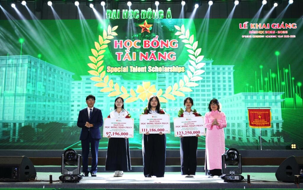 Khai giang Dai hoc Dong A 2025 1