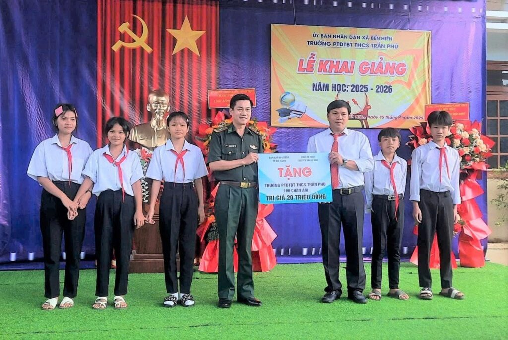 Khai giang nam hoc 2025 2026 10