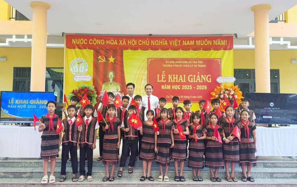 Khai giang nam hoc 2025 2026 15