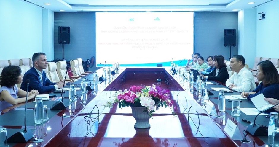 Phó Chủ tịch Thường trực UBND thành phố làm việc với đối tác về xây dựng Trung tâm Tài chính Quốc tế tại Đà Nẵng