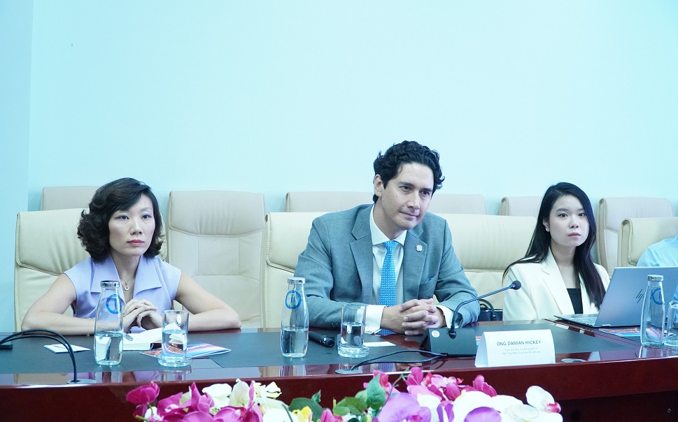Lam viec voi doi tac xay dung Trung tam Tai chinh quoc te 4