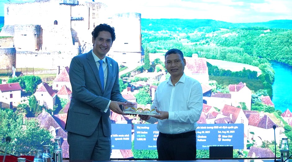 Lam viec voi doi tac xay dung Trung tam Tai chinh quoc te 5