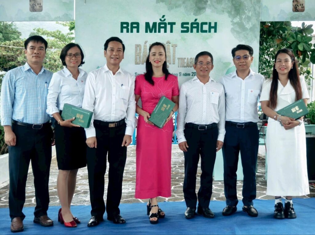 Ra mat sach Bau vat Treasure