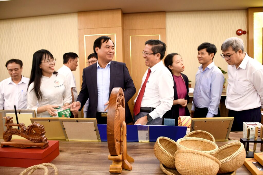 San pham lang nghe tieu bieu 2025