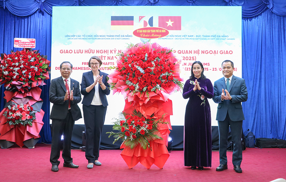 Tiep Tong lanh su cong hoa lien bang Duc