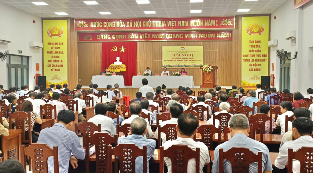 Phó Chủ tịch UBND thành phố Trần Nam Hưng tiếp xúc cử tri phường Hương Trà