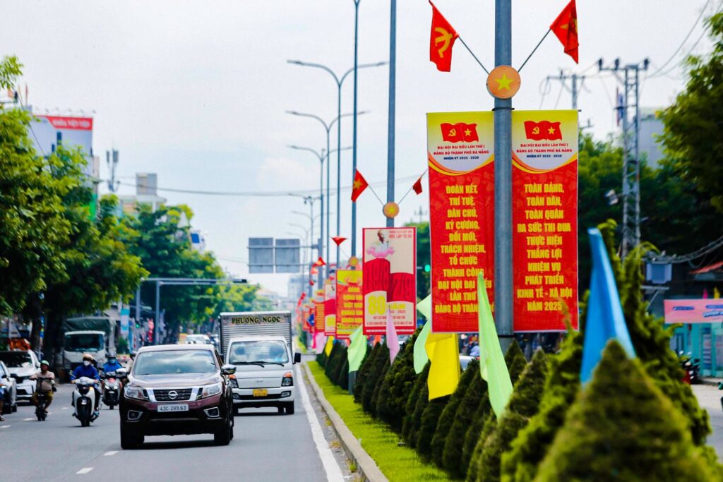 Trang tri mung dai hoi Dang 2