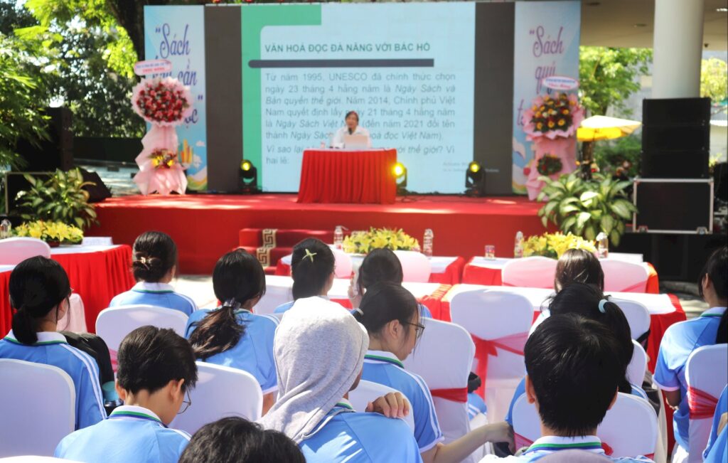 Trien lam anh DH dang bo lan 1 1