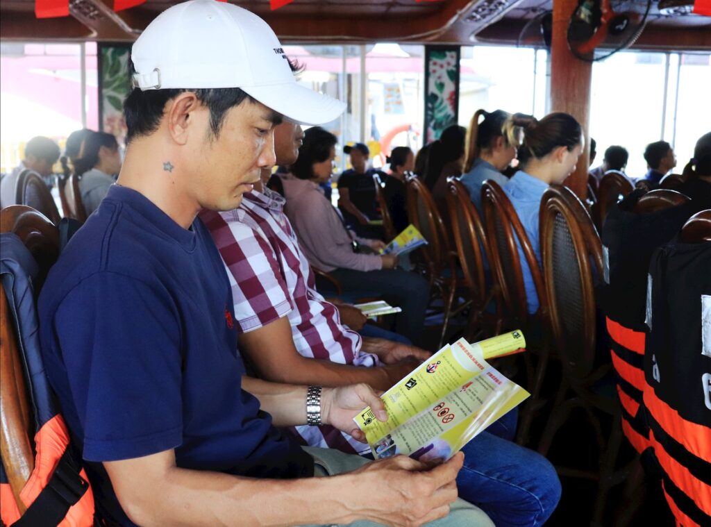 Tuyen truyen an toan cho chu tau du lich 1
