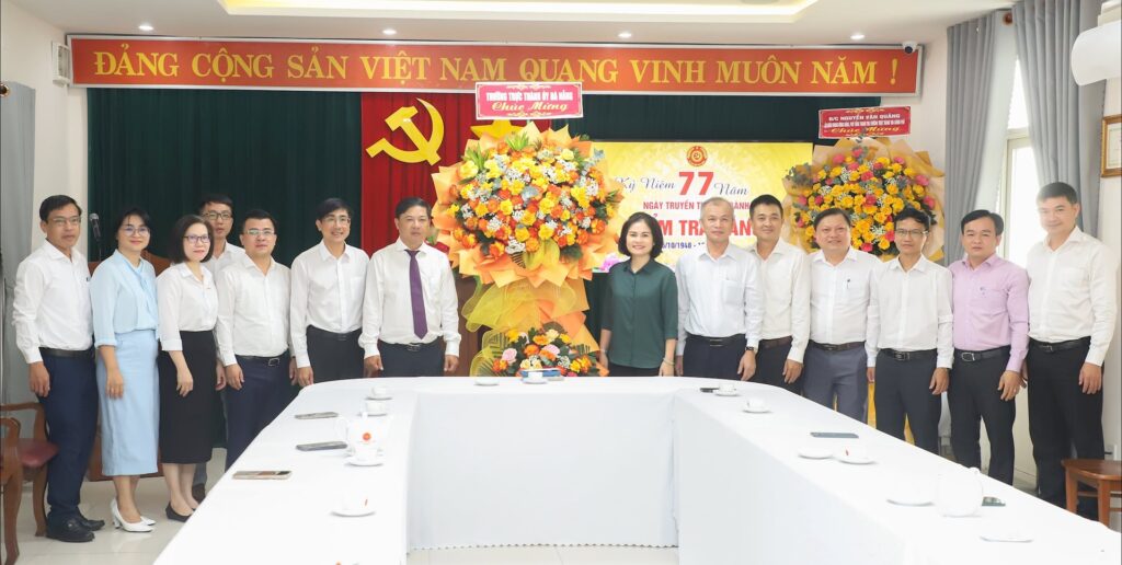 77 nam ngay truyen thong kiem tra Dang 1