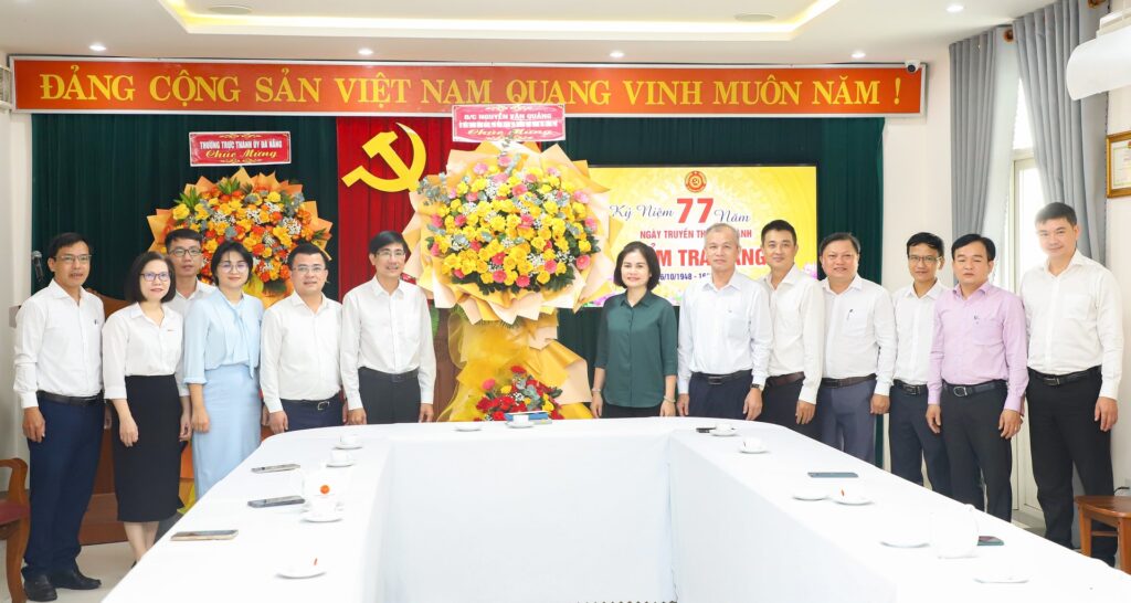 77 nam ngay truyen thong kiem tra Dang 2