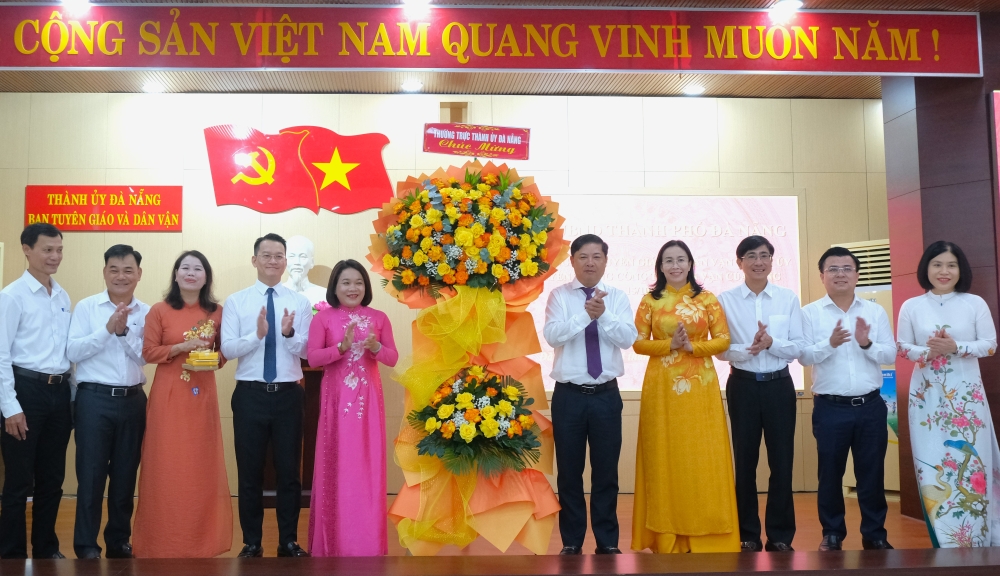 95 nam cong tac dan van Dang