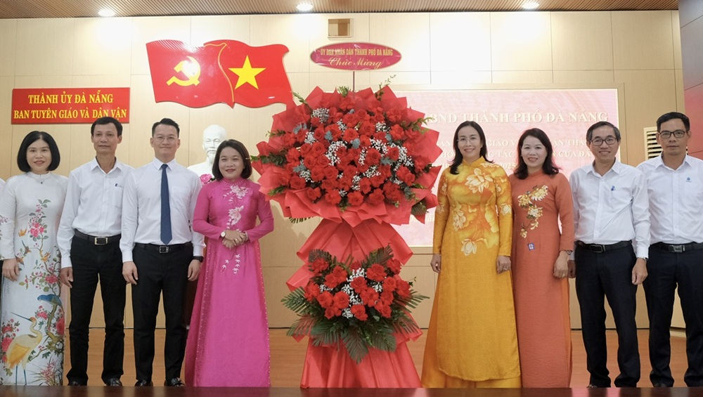 95 nam cong tac dan van Dang 1