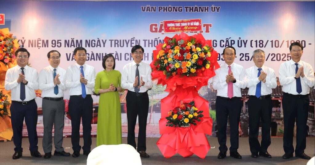 95 nam van phong thanh uy va nganh tai chinh Dang