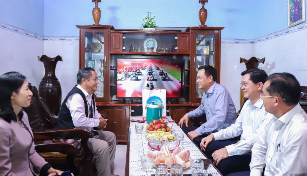 Bi thu Le Ngoc Quang tham Tra Lien