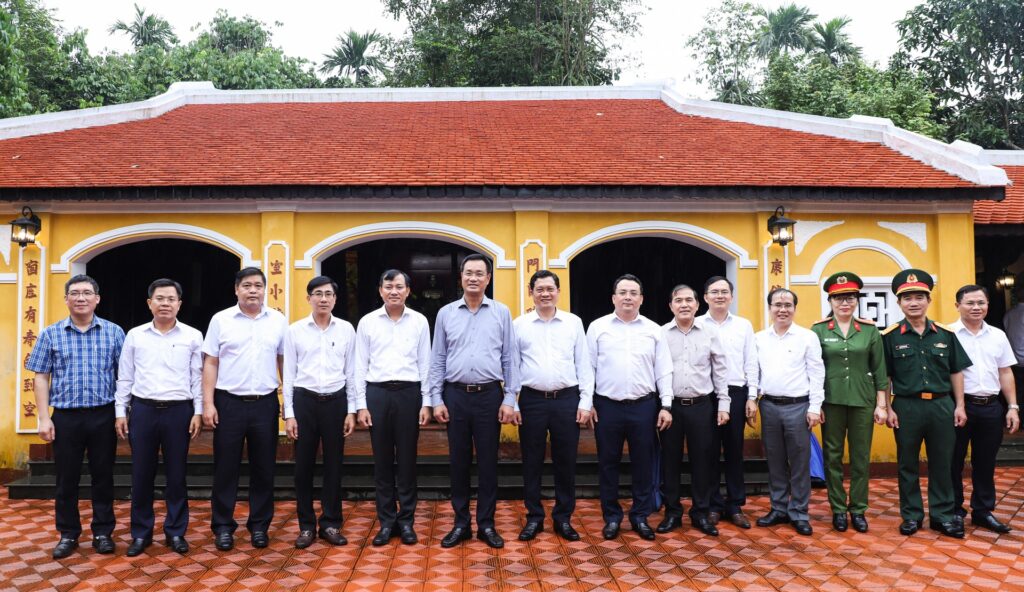 Bi thu Le Ngoc Quang tham Tra Lien 11