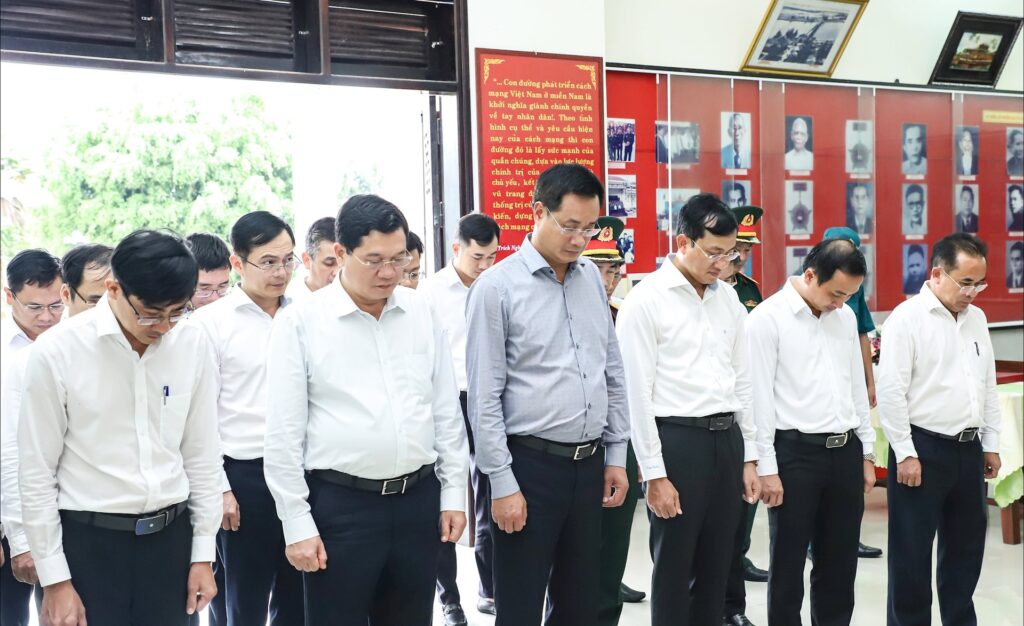Bi thu Le Ngoc Quang tham Tra Lien 12