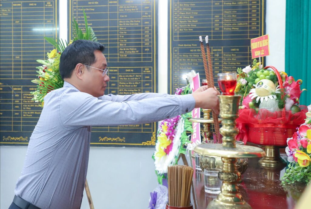 Bi thu Le Ngoc Quang tham Tra Lien 13