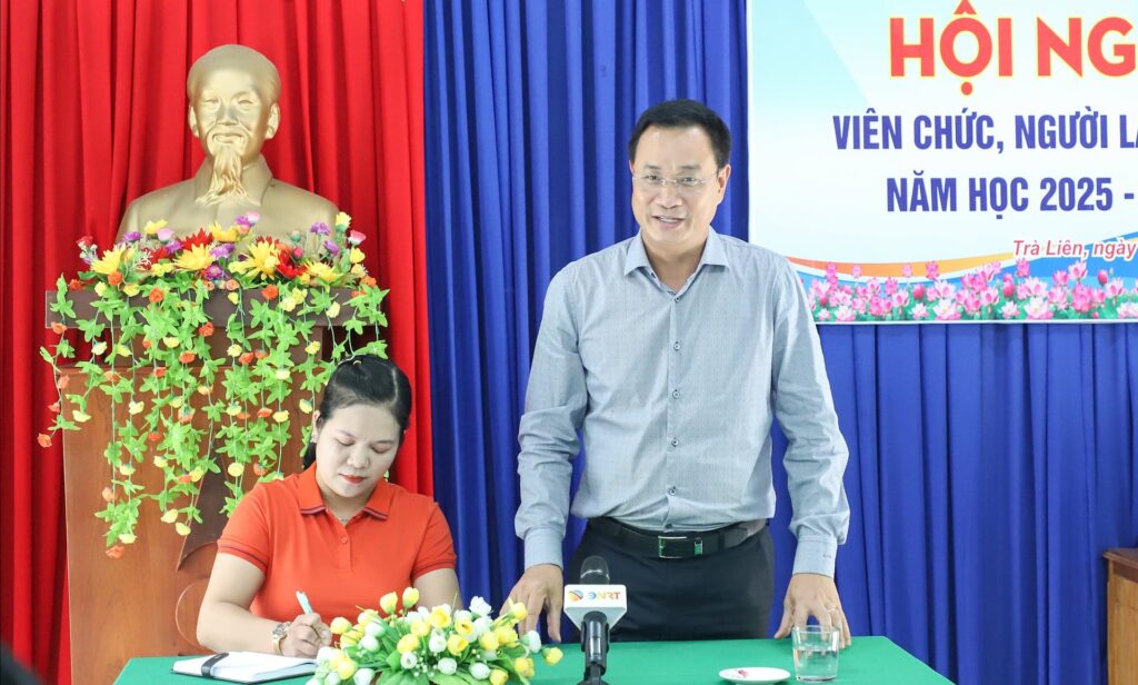 Bi thu Le Ngoc Quang tham Tra Lien 15