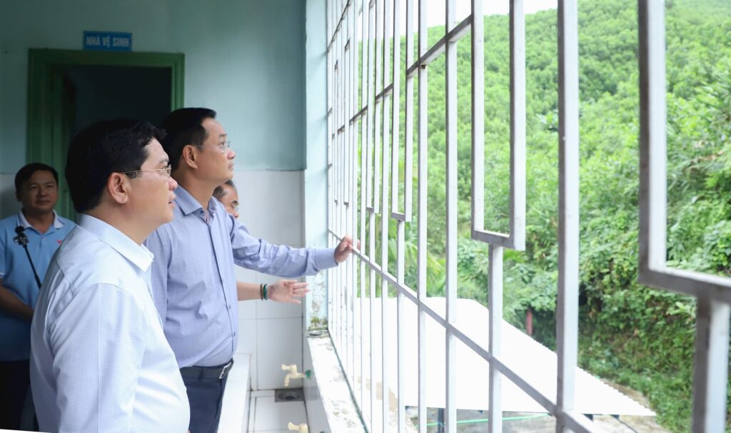 Bi thu Le Ngoc Quang tham Tra Lien 17