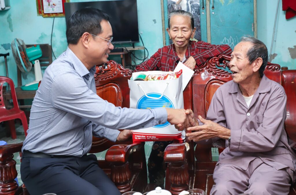 Bi thu Le Ngoc Quang tham Tra Lien 2