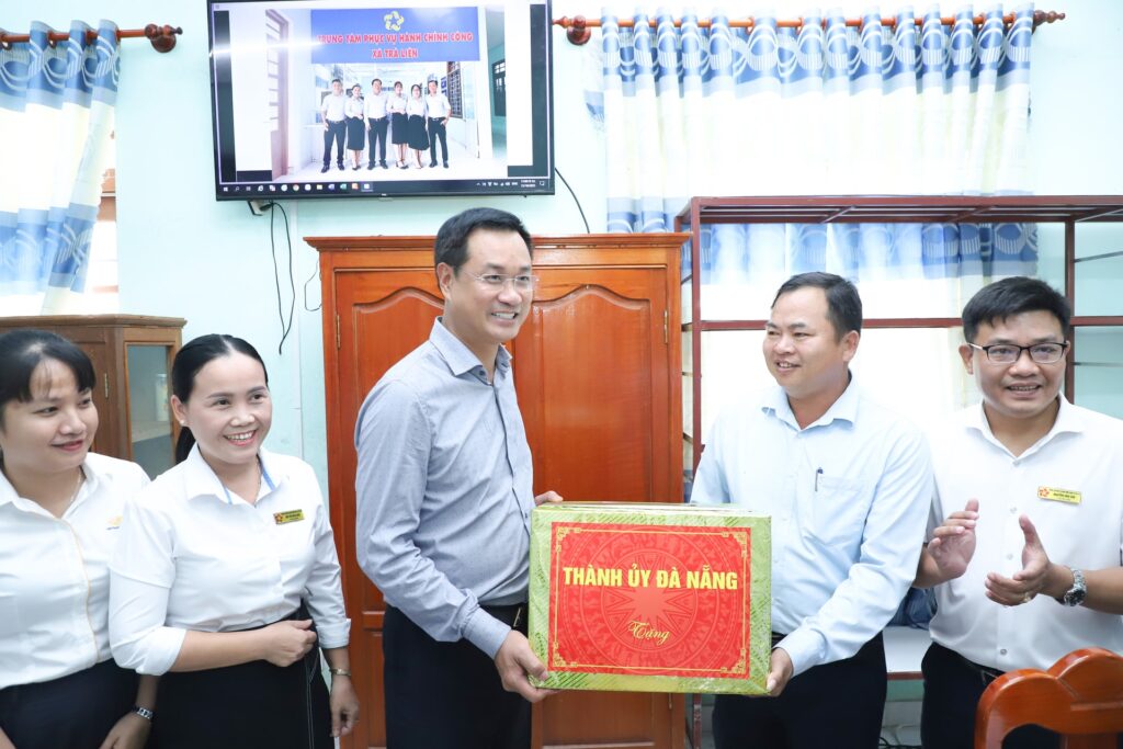 Bi thu Le Ngoc Quang tham Tra Lien 7