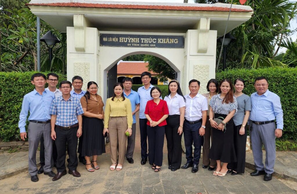 Dang huong cu Huynh Thuc Khang 3