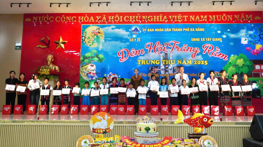 Dem hoi trang ram 2025 2