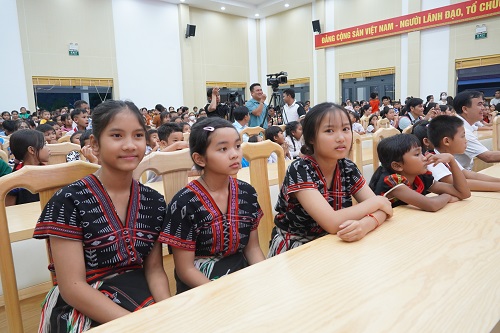 Dem hoi trang ram 2025 3