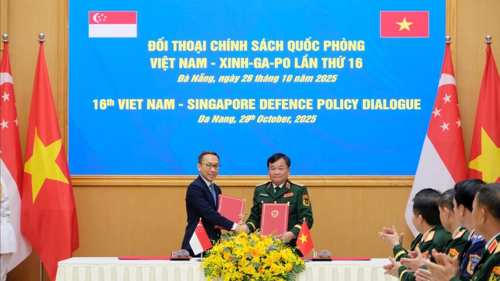 Doi thoai quoc phong Viet Singapo