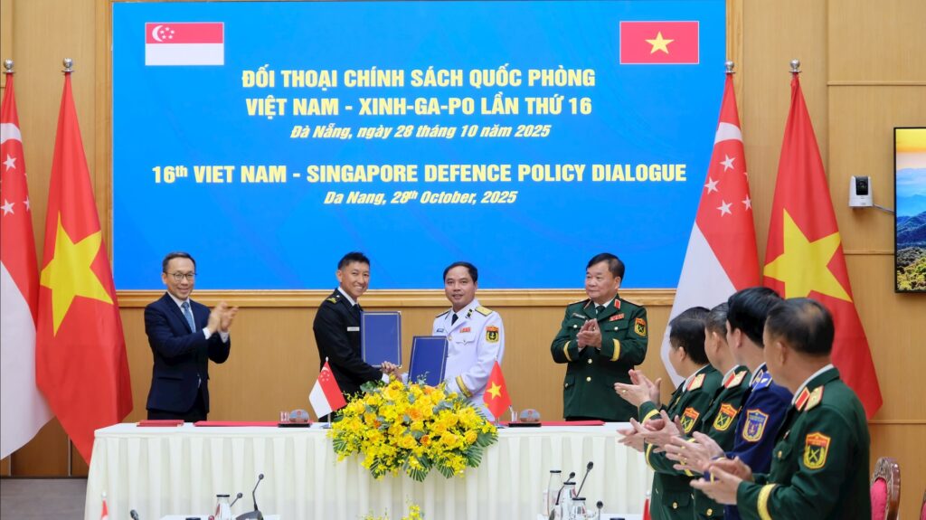 Doi thoai quoc phong Viet Singapo 2