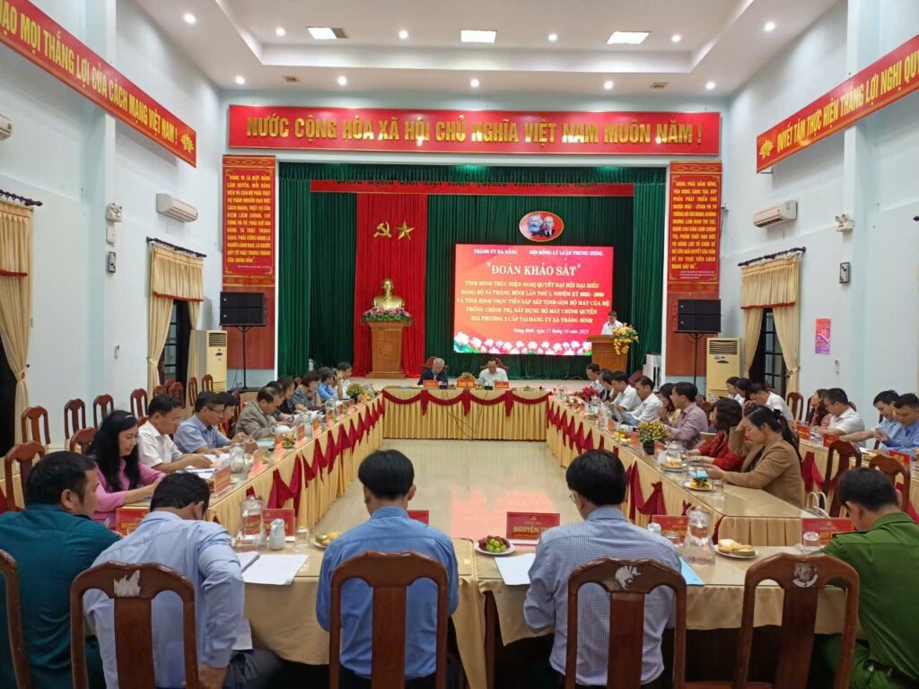 Hoi dong ly luan TU lam viec voi Thang Binh