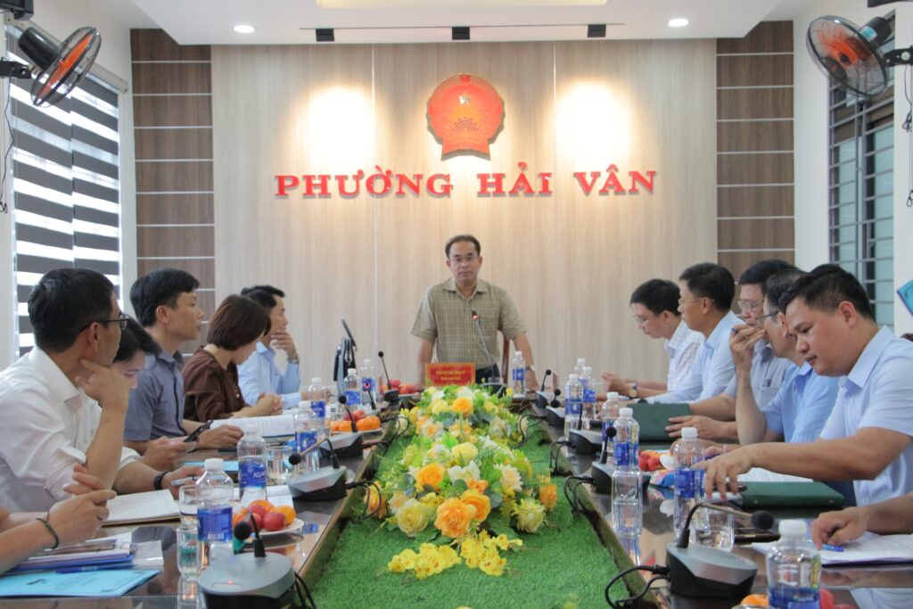 Khao sat truong hoc tai Hai Van 1