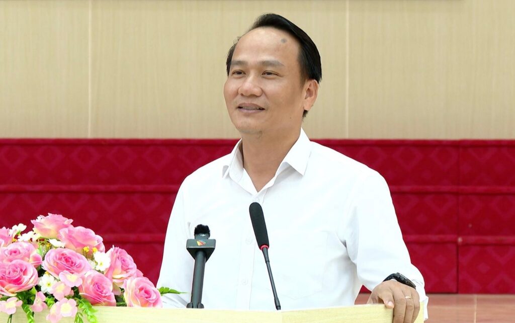 Lam viec voi Tay Giang 10 2025