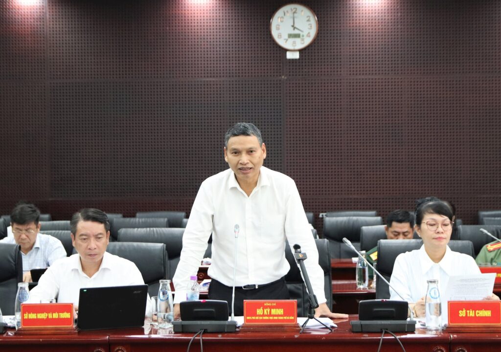 Lam viec voi Uy ban kinh te va Tai chinh Quoc hoi 2