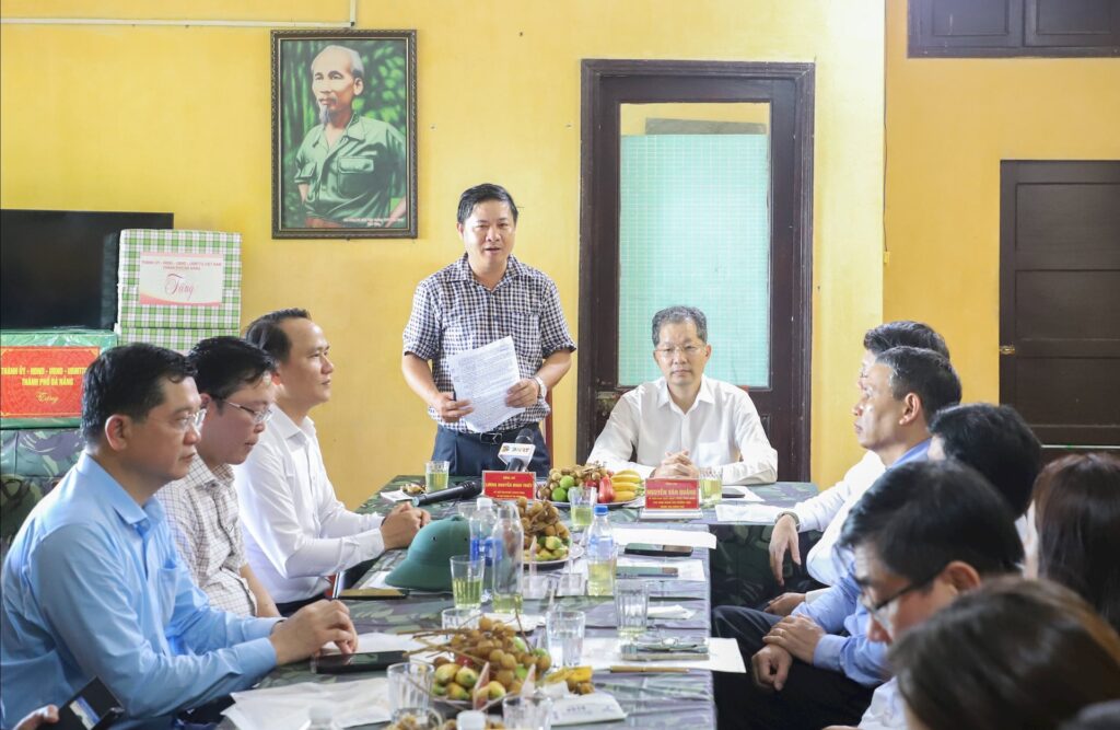 Lam viec voi hon Son Cha