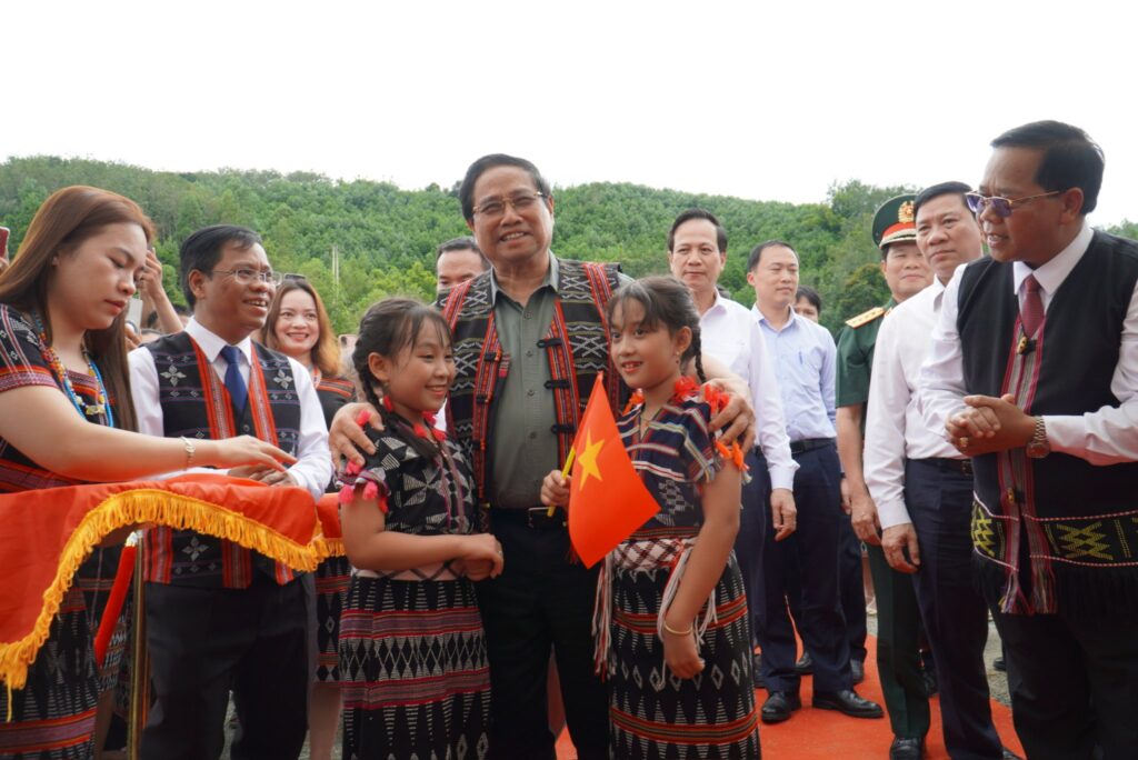 Le khoi cong truong noi tru Tay Giang 1
